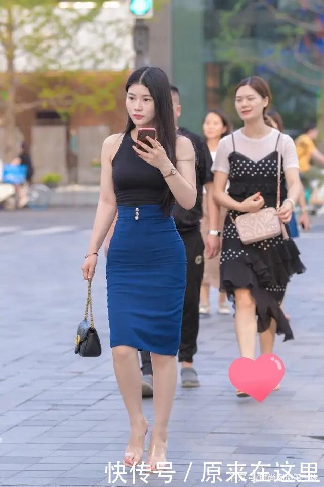 “宽胯”其实不用愁,半身裙化被动为主动,展现身材凹凸的一面!