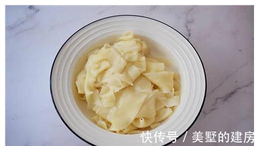 饺子皮|早上不吃包子，一碗面下肚，开胃又解腻，还暖身子，不揉面不醒面