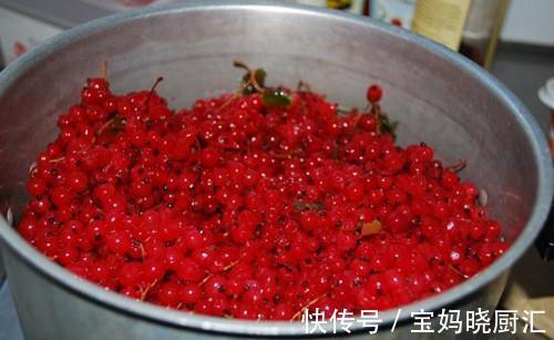 清甜|农村挂在树上的红玛瑙,色泽鲜艳果肉清甜,糖尿病患者也能吃