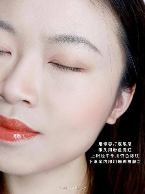 巧用三色腮红和眉笔，多快好省，打造氛围感阳光妆容