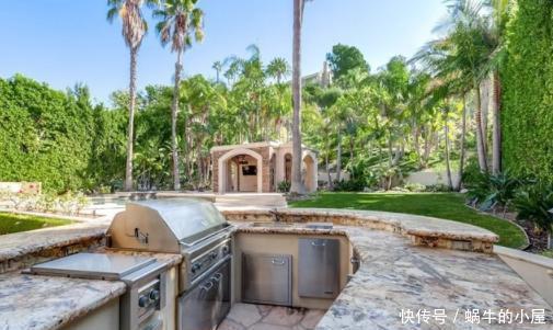 院子|带你参观董卿在国外的家，光卫生间就有十个，院子还设立露天厨房