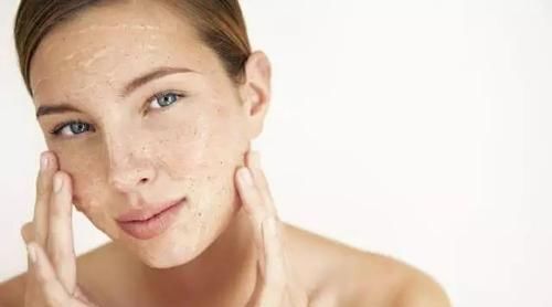 紫外线|三位院士提醒:睡前1件事,坚持20天,皮肤白了色素淡了,气色好