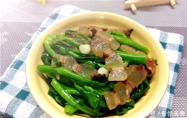 此菜搭配腊肉炒,尝过都说好,甘香油润,翠绿鲜嫩,一盘不够吃