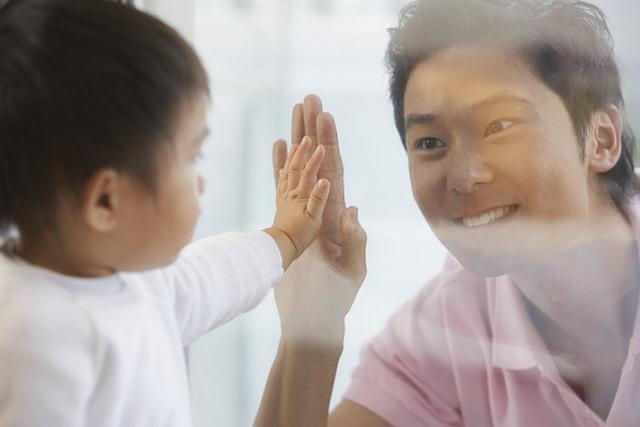 宝宝|现在的孩子都聪明,5个月宝宝就会喊“爸爸”了对不起拖后腿了