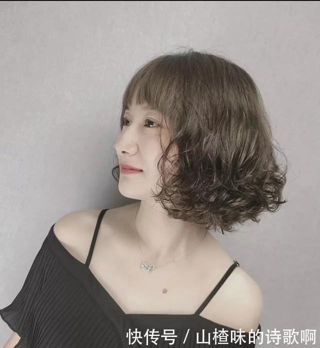 2020秋冬流行全头烫发型20款，蓬松保暖又洋气，你烫同款了吗