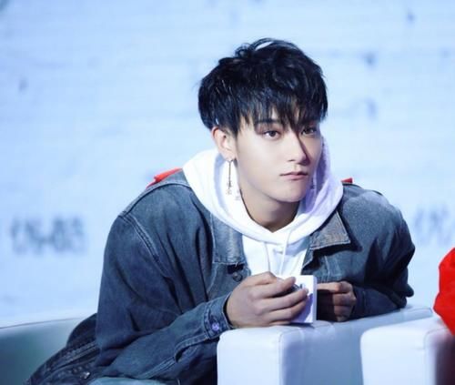 明星为春晚有多努力？黄子韬背500遍台词，秦海璐披露诸多细节