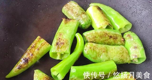 一道简单易做的虎皮尖椒，深受大伙的喜爱，你了解吗！