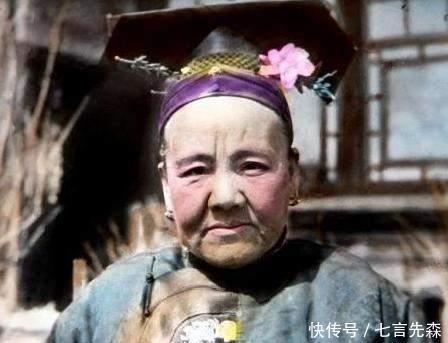 老照片|晚清罕见上色老照片图4女子媚态毕露、图7男子行为让人唾弃