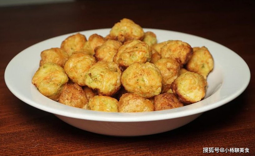 炸萝卜丸子时，别再用水调了，原来一直做错，难怪不酥脆！