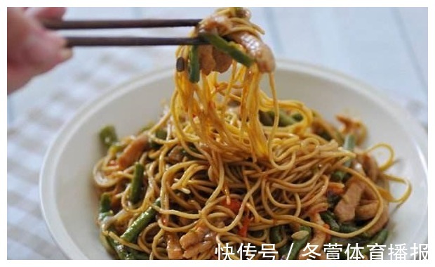 家常美食|豆角怎么样做更鲜嫩?学会这道家常美食,让豆角变得更美味!