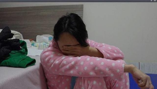 女儿|母亲怒斥女儿啃老10余年,女儿你折断了我的翅膀,却还要我飞翔