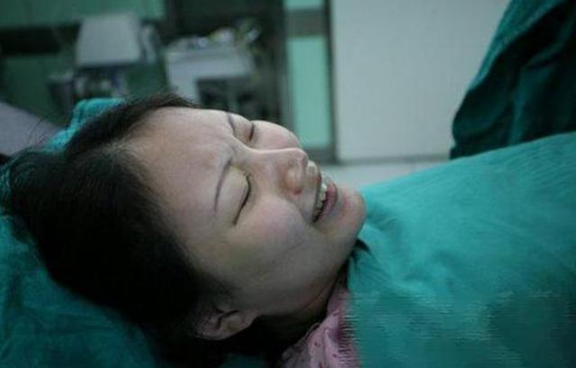 倩倩|孕妈顺产后想“上厕所”,医生一听慌忙喊护士快送去急救室