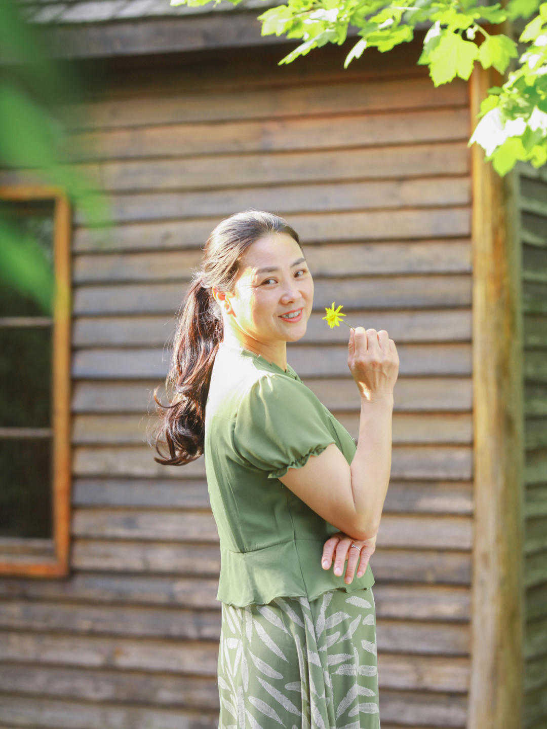 针织衫|过了50岁+的女人怎么穿?学会这几个搭配要点,让你减龄又时髦