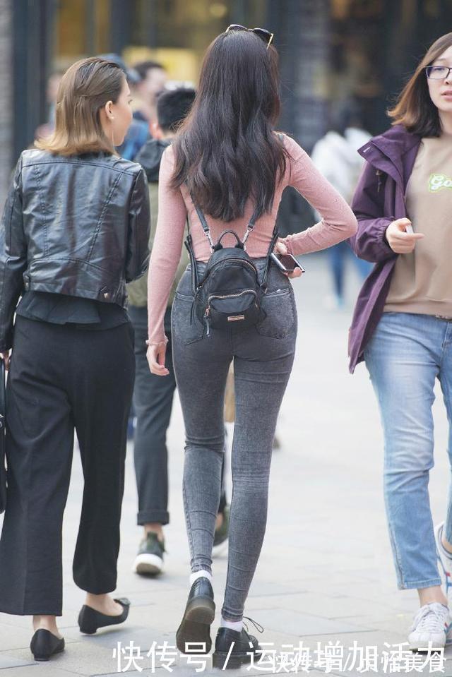 牛仔裤 气质女孩的初秋牛仔裤穿搭,休闲清爽又好看,值得借鉴