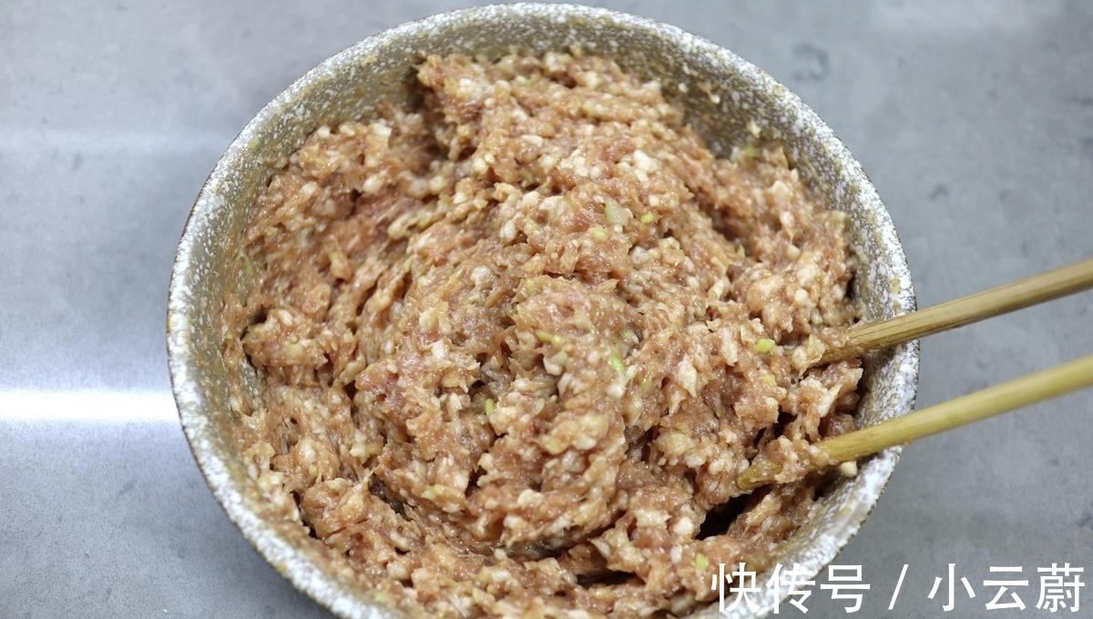 羊肠|一盆肉一根肠衣,教你做0淀粉0添加剂脆皮肠,香嫩健康吃着放心