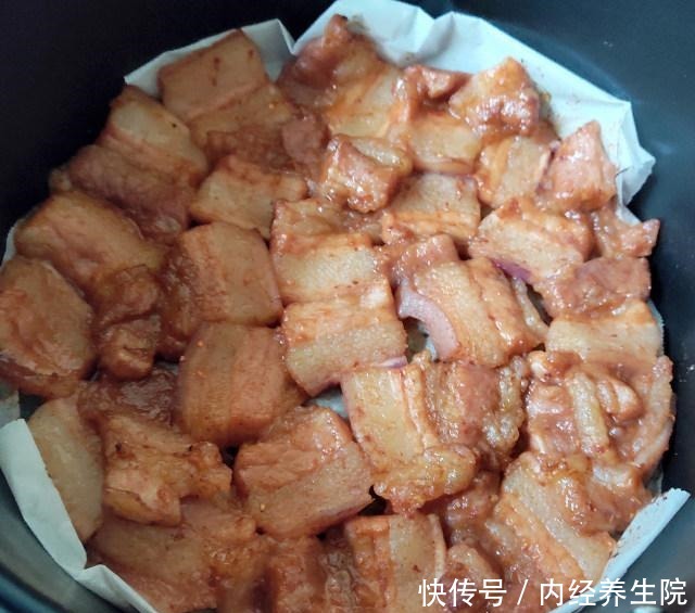 空气炸锅烤蜜汁五花肉,厚切的五花肉,吃得过瘾