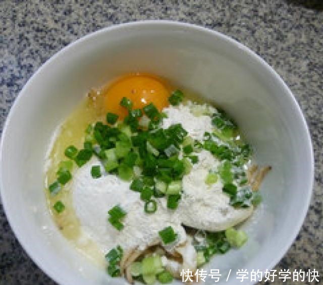 锅煎蛏子，鲜嫩可口，一盘子都不够吃