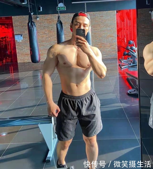 肌肉型男|肌肉男好酷,大只的胸肌好吸睛,真想靠在他的胸膛被他悉心呵护!