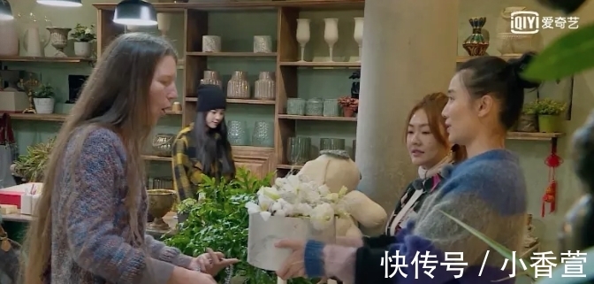 欧阳娜娜|《小姐姐的花店》争议大,宋佳被质疑“做慈善”,欧阳娜娜则被夸