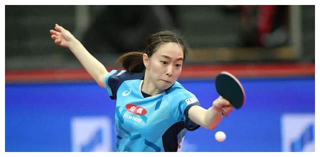 石川佳纯晒童年照，母女同框，情深似海