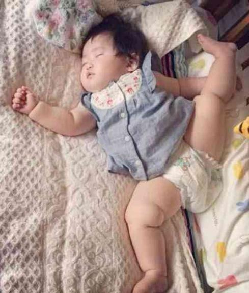 奇趣|萌娃们的“奇趣”睡姿,一个比一个厉害,还没看到最后就笑到扶墙