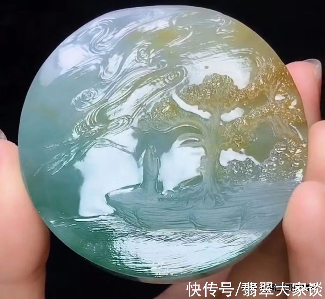 莲花@玉赏三色翡翠镯芯雕刻禅意圆牌,起货效果让人一见倾心