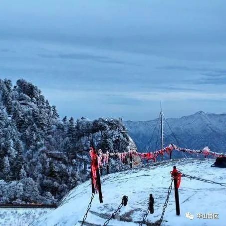 西峰|华山西峰——石叶上覆而横裂，如荷花