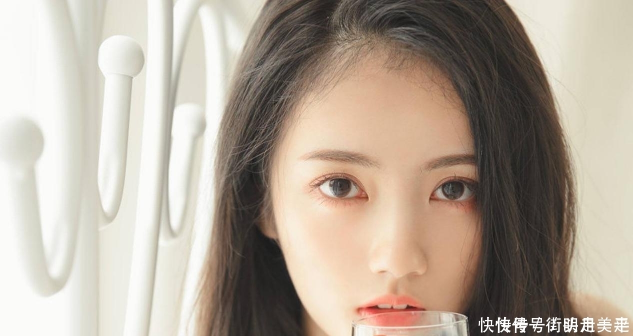 女性别太节俭,多吃3种食物,滋阴养颜,美白皮肤,比柠檬更有效