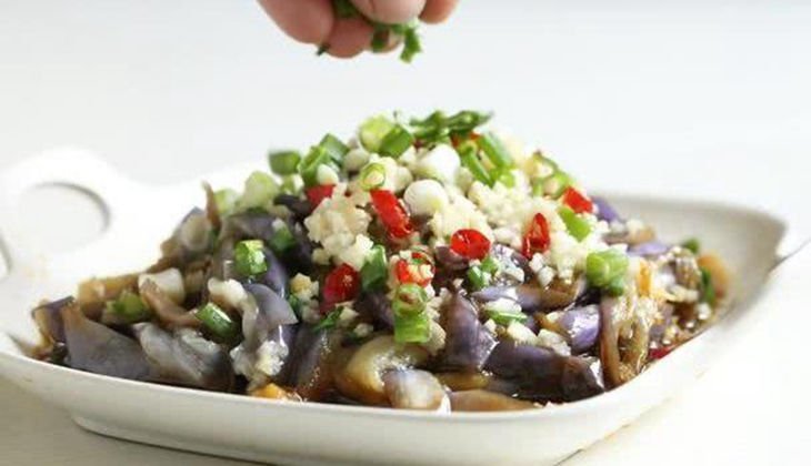 婴儿辅食 |美食精选:蜜汁酥皮虾,清蒸茄子,尖椒炒豆皮,鲜椒蹄花的做法