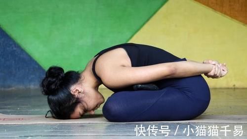 肌肤|这些瑜伽体式,从内而外地滋养你的肌肤,让你更年轻