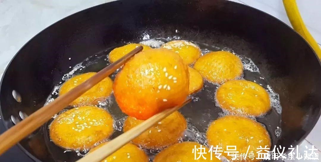 油条|半个南瓜，1个鸡蛋，不用一滴水，比油条做法简单，比蛋糕都好吃