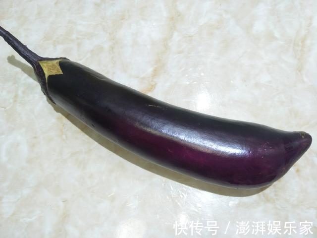 大厨|炒茄子时,切记不要先倒油,大厨教你饭店做法,茄子不喝油不发黑