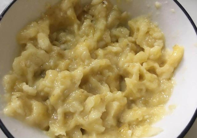  轻松|懒人版香蕉派，香甜酥脆，5分钟轻松搞定