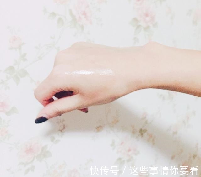 粉底液 为何“粉底”刚上脸很白记住3个细节,不仅妆感自然,还不斑驳!