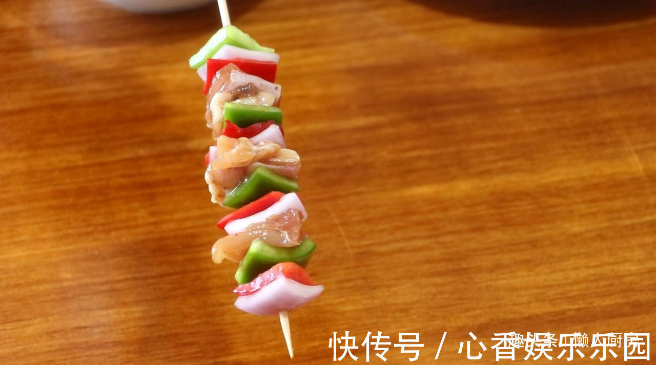 不用油炸,不用油,教你在家这样烤鸡肉串,不会受到油烟熏扰