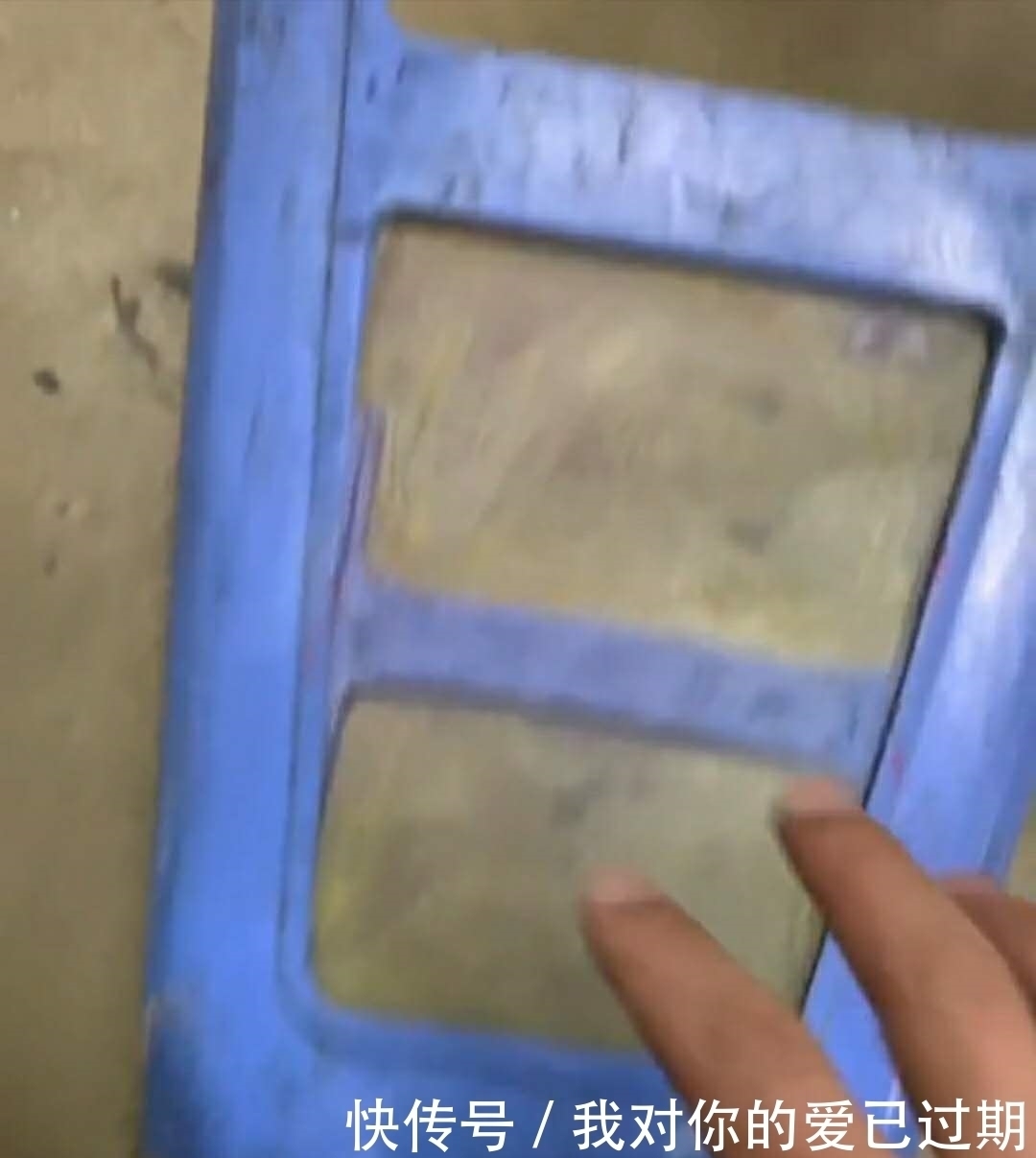 老师!美术生在画室藏泡面,老师差点找瞎了眼,是给泡面穿了吉利服?