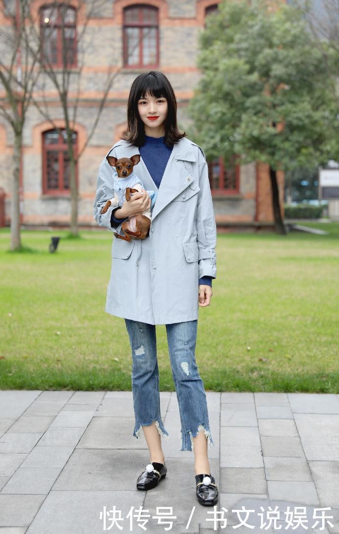 街拍开春穿搭做减法吧!这八款休闲简约风搭配,姑娘们穿着太美