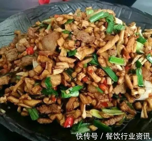萝卜干炒肉末，烧汁蘑菇炒牛肉粒，香辣鸡爪，茄汁蘑菇的做法
