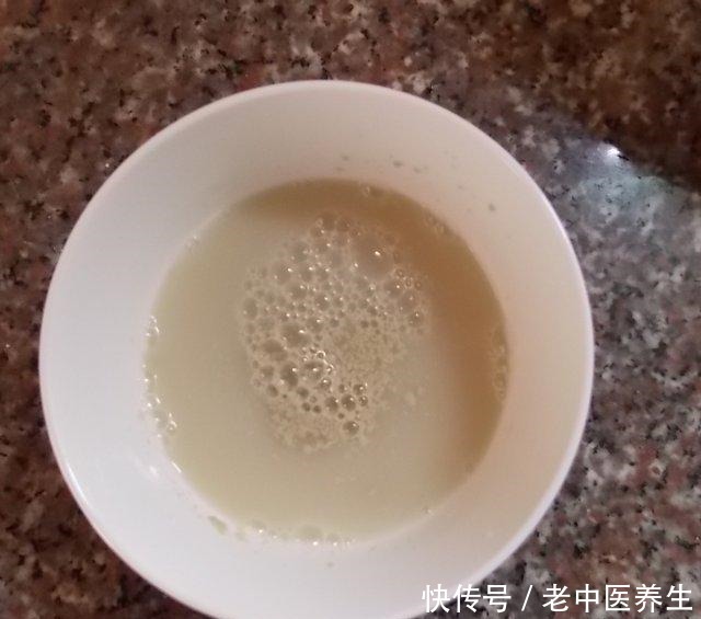  燕麦馒头，馒头的表面看起来凹凸不平，但是并不影响它的美味哈