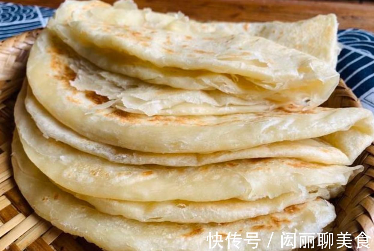 为啥你做的烙饼又干又硬?学会这招,烙好的饼层次分明、薄如纸