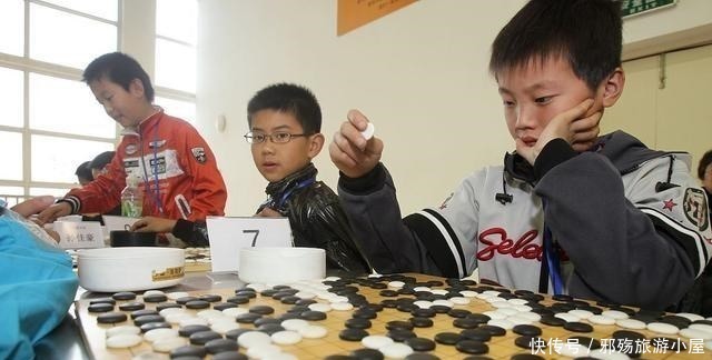 遭遇|暑假带孩子学游泳，遭遇教练训斥学生，教育因材施教怎么这么难