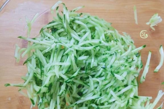 好吃|黄瓜饺子好吃有诀窍，记住两点，饺子不出水，不变色，鲜香可口