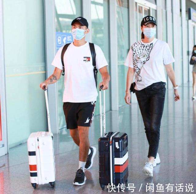 t恤|谢杏芳1米78的身高真占优势,穿牛仔裤腿又细又长,配白T也好惹眼