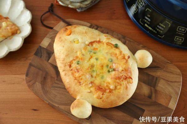 玉米豆|你和幸福就差这一份电饼铛版本，可爱萌萌的小鸡披萨