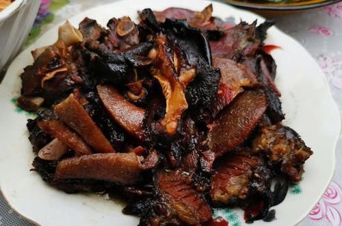  中秋回家，丈母娘准备的9菜1汤，丰盛美味，全家吃得其乐融融