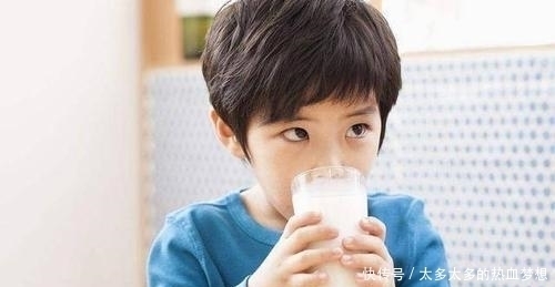 身高|俩孩子一个天天吃钙片,一个天天喝牛奶,三年后身高差别明显