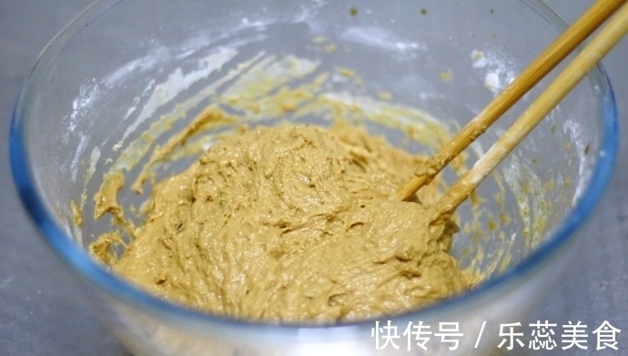 模具|面粉只会做包子馒头？不如做成发糕，一拌一蒸，又松软又香甜