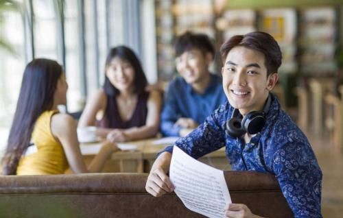 天壤之别|大学生生活费排行榜出炉，象牙塔里的三六九等，学生：天壤之别