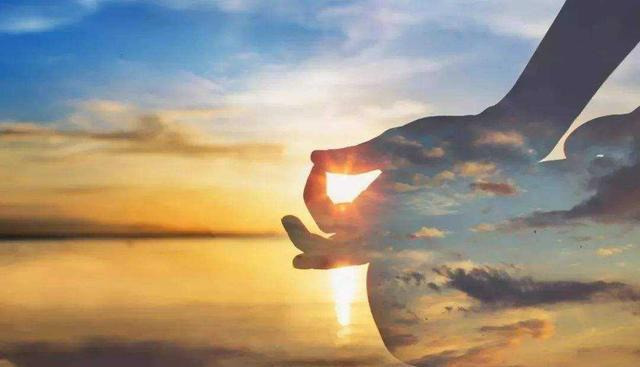 鱼儿|尼姑出上联“池中荷叶鱼儿伞”,路过的和尚吟出下联,堪称妙对