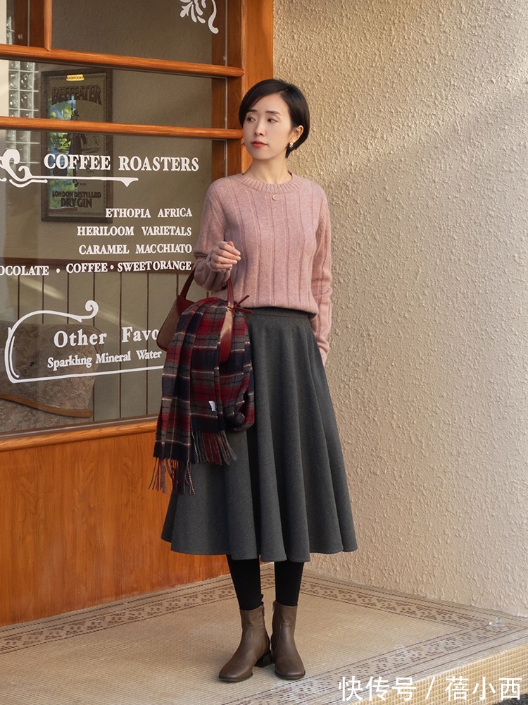 条纹衫 春天不一定穿衬衫才好看,穿针织衫搭配半身裙,裤子照样时髦高级